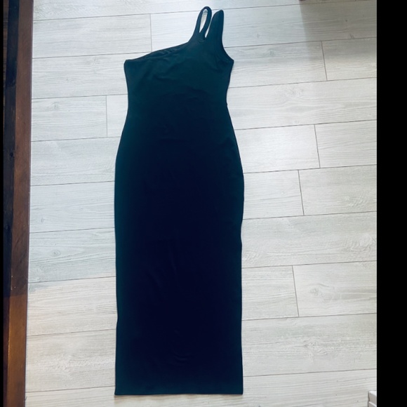 One Shoulder Black Midi Bodycon Dress, Brand New (Tags attached). Medium. - Picture 2 of 3